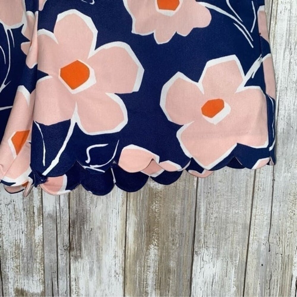 Isaac Mizrahi Navy Floral Scalloped Shorts Size 8 - Picture 5 of 7